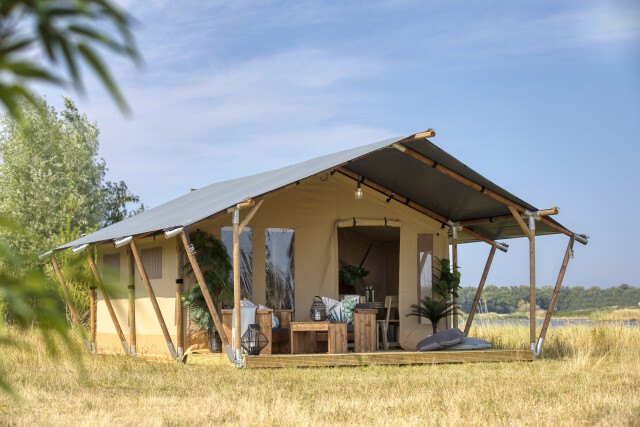 YALA Comet front large windows 2